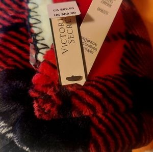 Victoria secret cozy plush new blanket
